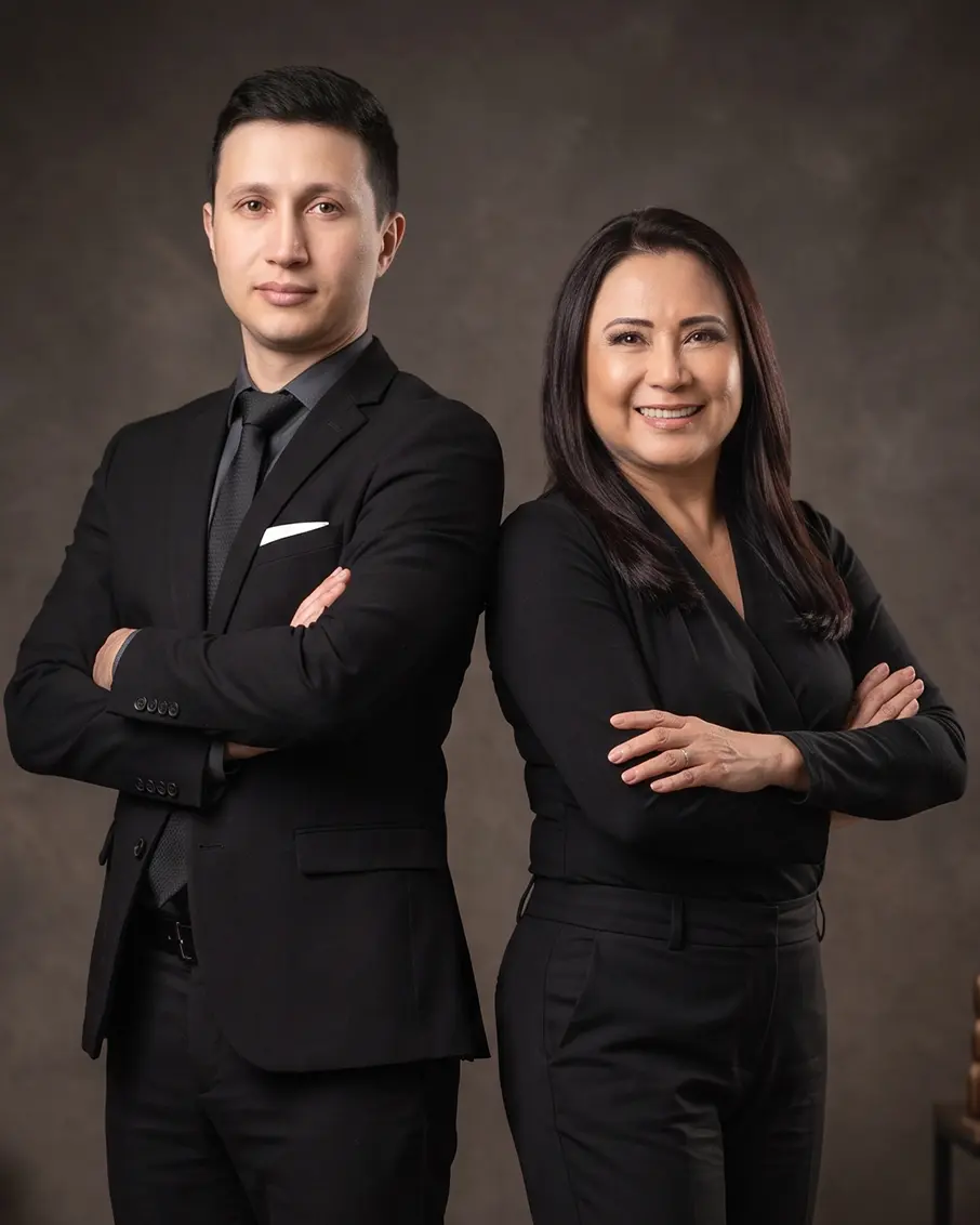 Dra. Mônica Aquino e Dr. Gustavo Vinícius de Oliveira Carvalho, sócios do escritório